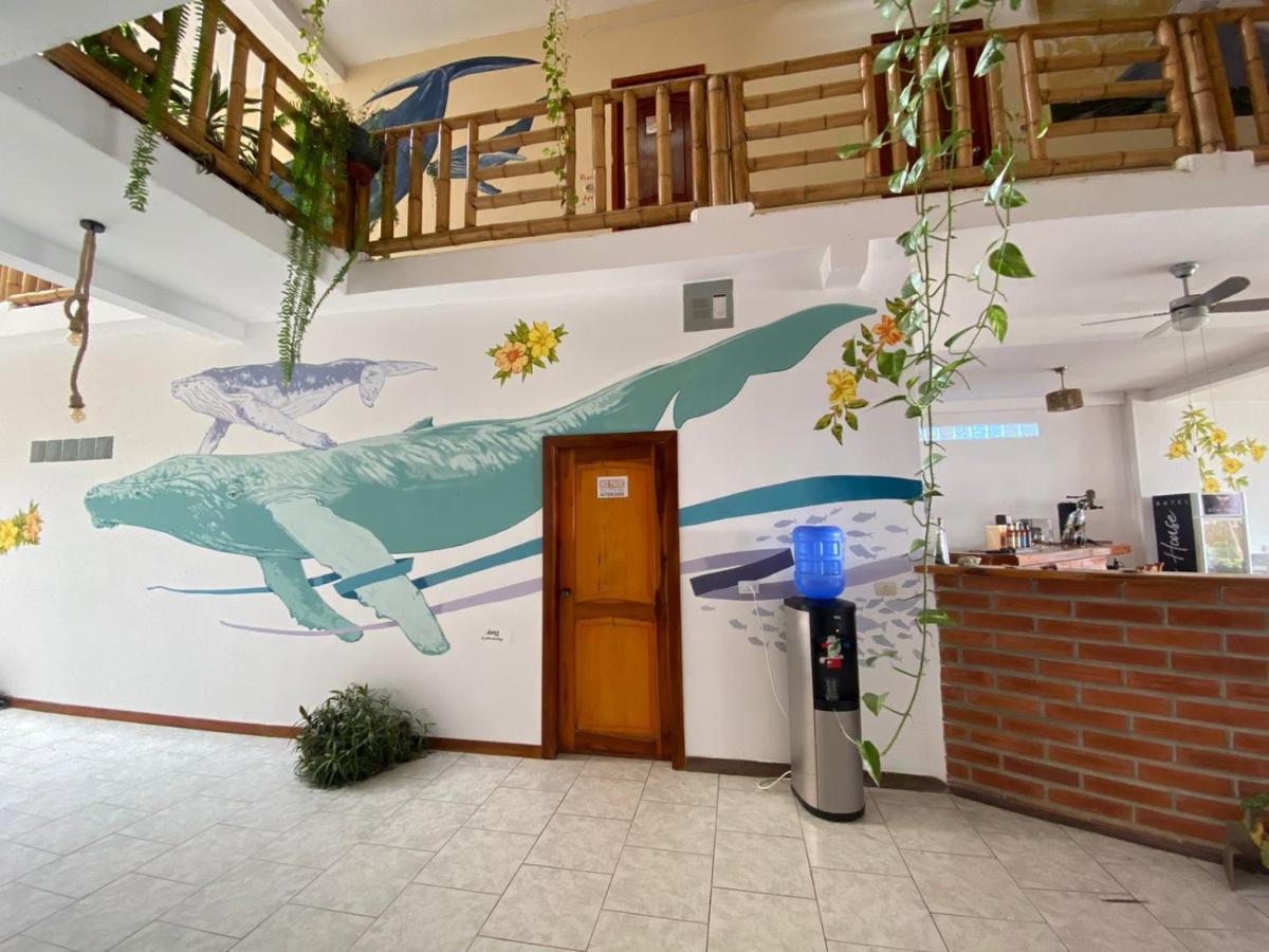 Whale House Hotel Пуэрто-Лопес Экстерьер фото